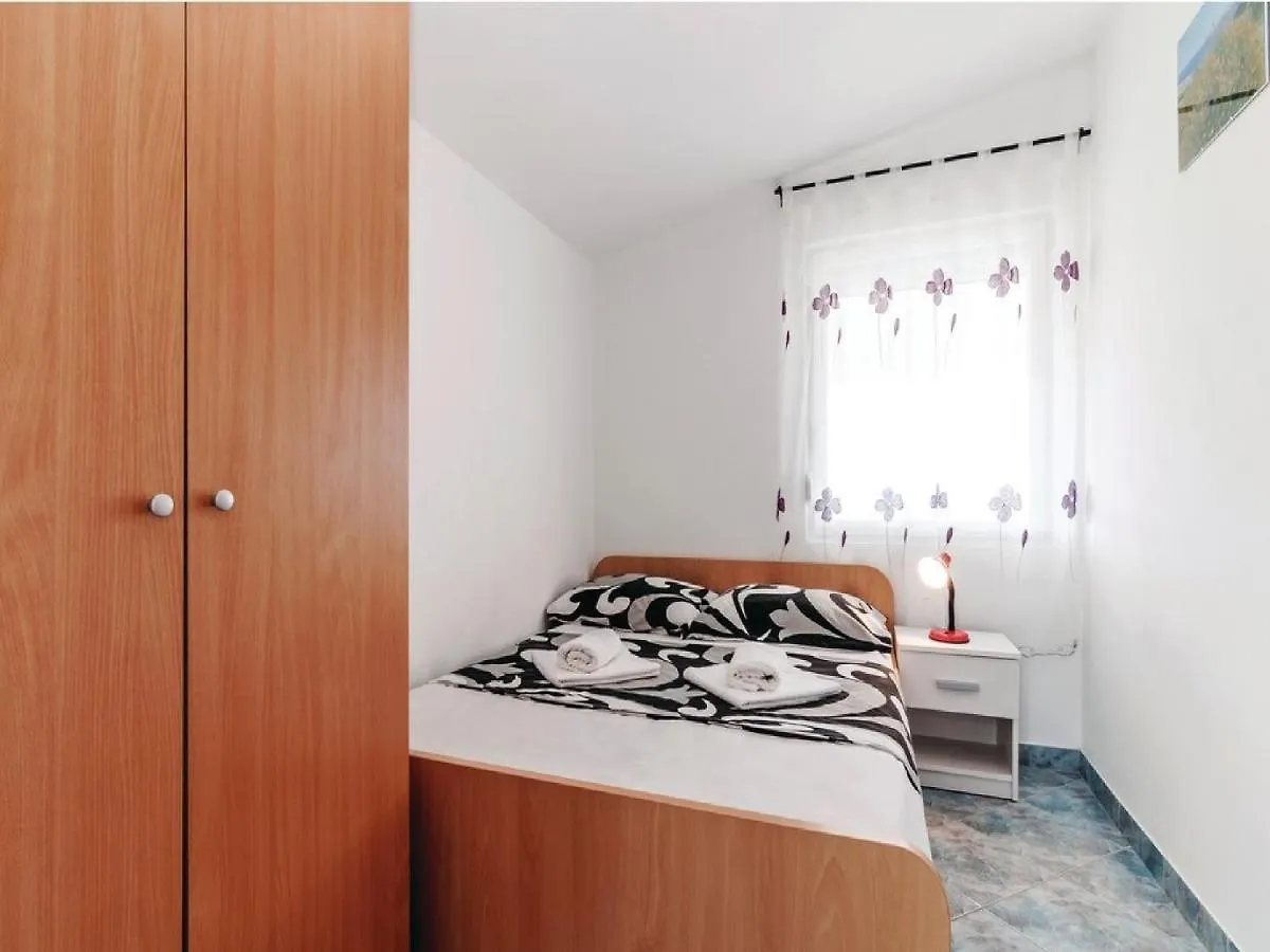 Apartments Hak Vir